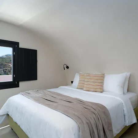 White Orchid Boutique Mesariá