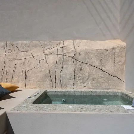 White Orchid Boutique Aparthotel Mesariá