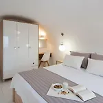 White Orchid Boutique Apartmanhotel Meszariá